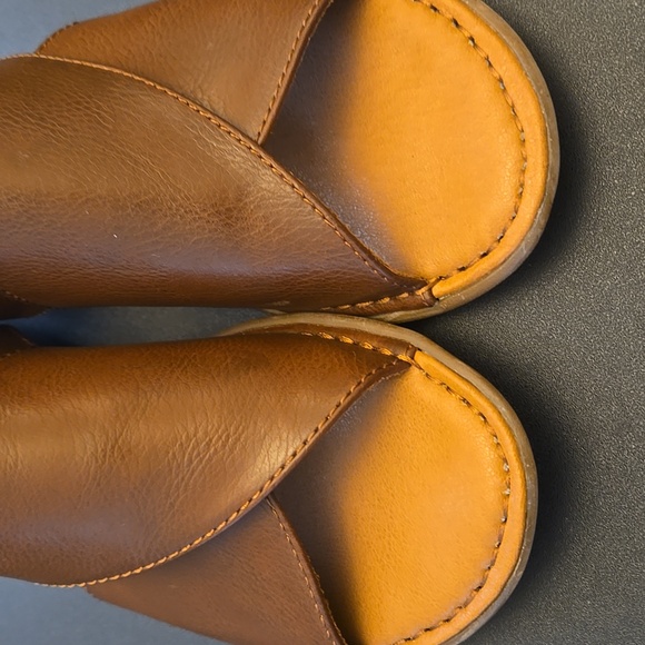 BOC Born sandals Women’s size 7  Brown Zipper Slip-On Sandal Open Toe - Picture 3 of 9